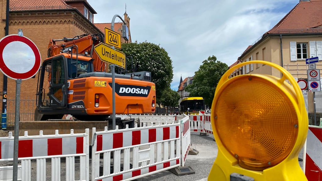 Die Bauarbeiten auf der Bundesstraße 244 in Wernigerode werden nun in eine Nebenstraße verlängert.
