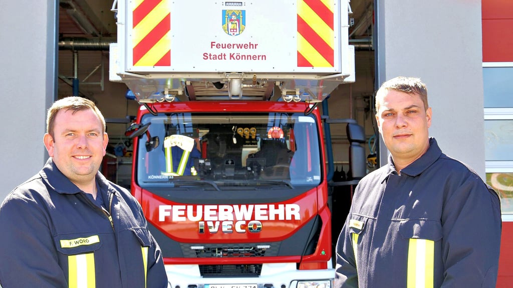 Florian Worg (v.l.) und Chris Röthling haben die Ortswehrleitung in Könnern übernommen.