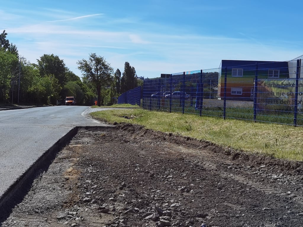 Die Firma HMP in Blankenburg ist seit zwei Tagen nicht per Auto zu erreichen, weil die Michaelsteiner Straße von beiden Seiten wegen Straßenausbesserungsarbeiten voll gesperrt wurde. Betroffen ist auch die Einmündung zur Waldfriedenstraße.