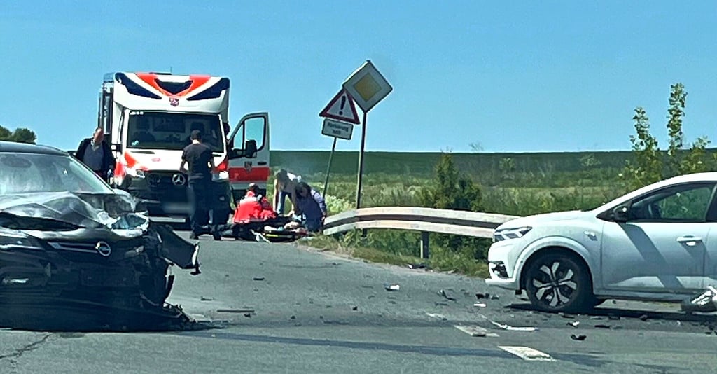 Bei dem Unfall auf der K 1295, Einmündung zur Wilhelm-Dümling-Straße, ist es zu einem schweren Unfall gekommen.