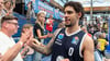Es hatte schon etwas von einem Abschied: Michael Devoe klatscht mit den Fans in Weißenfels ab. 