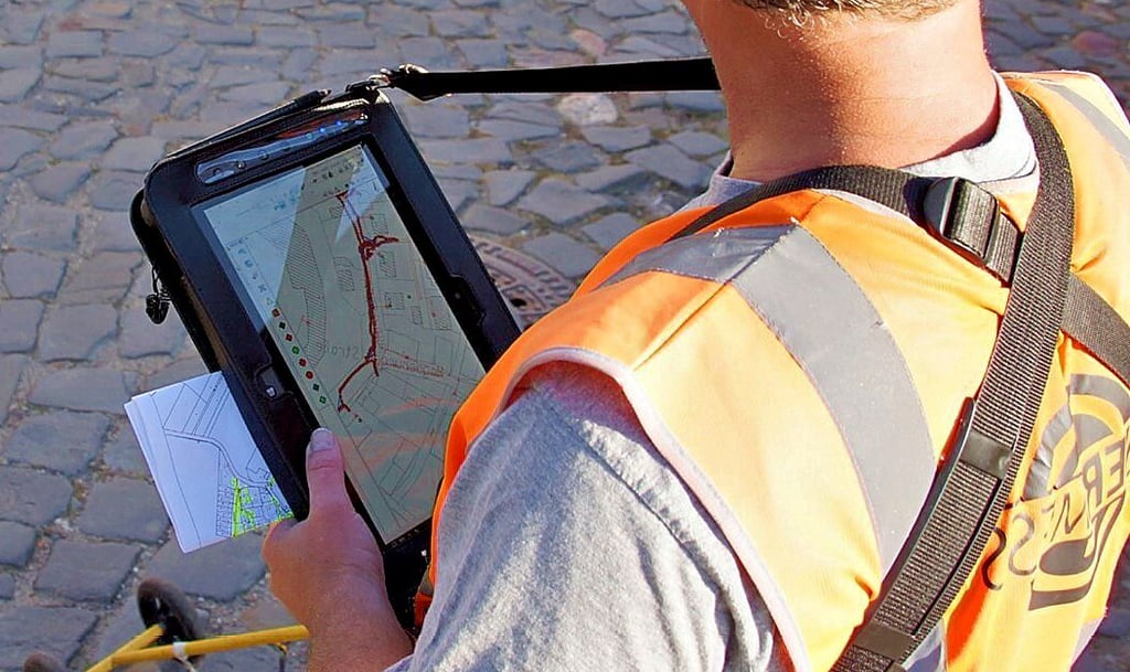 Mit speziellen Messgeräten werden die Gasleitungen überprüft.