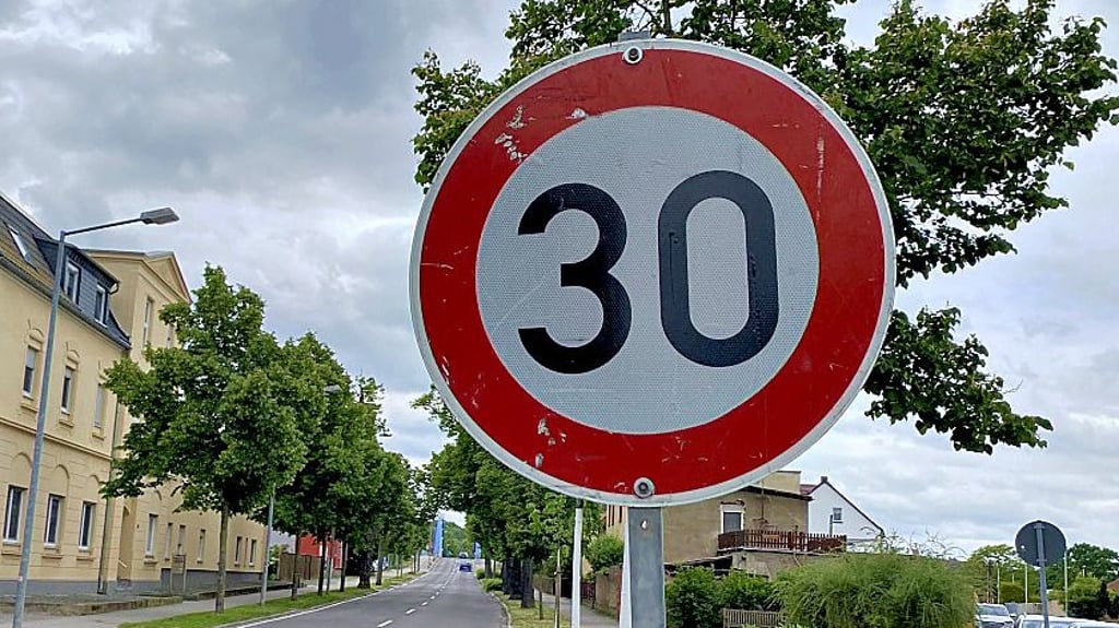 Tempo 30 soll auf der Süplinger Straße stadtauswärts eigentlich nur bis zur Kanalbrücke gelten.