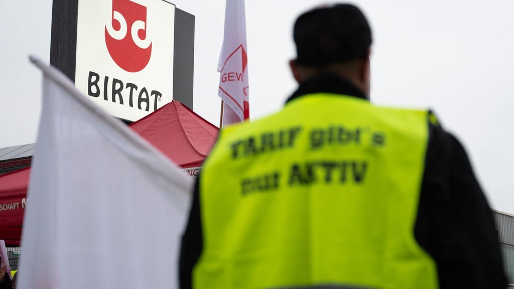 Die Gewerkschaft fordert ein Einstiegsgehalt von 3.000 Euro.