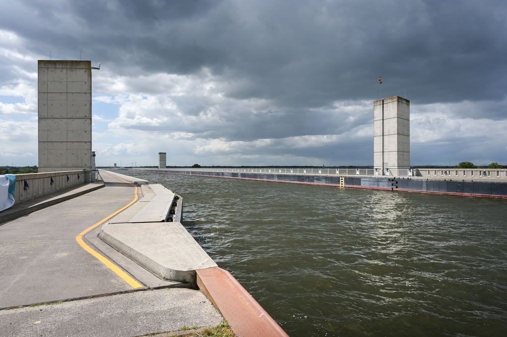 Nach rund sieben Wochen Wartung ist die Trogbrücke wieder für die Schifffahrt freigegeben.