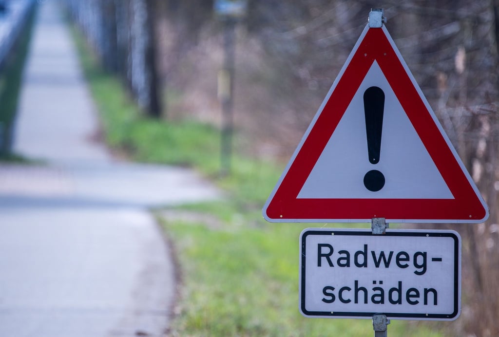 Vor allem in ländlichen Gebieten stockt der Radwegeausbau, kritisieren die Grünen. (Archivbild)