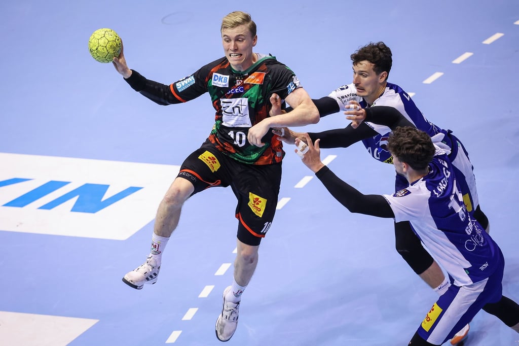 Gisli Kristjansson (l) erzielte in der Schlussphase das wichtige 32:31