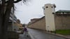 Immer wieder ist davon die Rede, dass Kriminelle in französischen Gefängnissen verbotenerweise über Mobiltelefone verfügen, mit denen sie weiter ihre Machenschaften abwickeln (Archivbild).