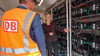 Laut Katrin Habenschaden, Nachhaltigkeitschefin der Deutschen Bahn, kann mit Solaranlagen und Batteriespeichern rund ein Viertel des Strombedarfs im Leipziger Werk gedeckt werden.