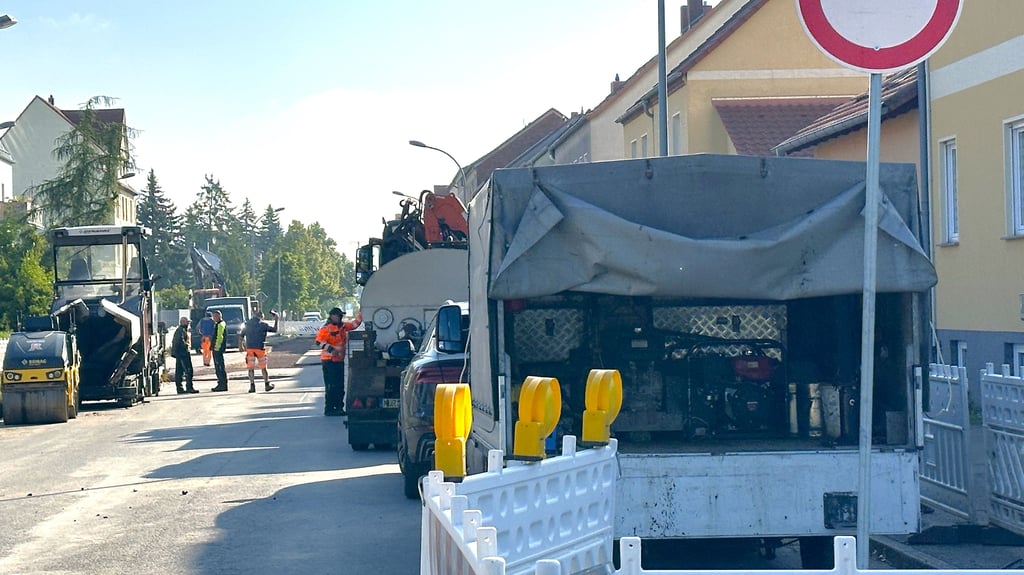 Die Bauarbeiten an der Lüderitzer Straße, Ecke Gardelegener Straße, neigen sich dem Ende entgegen. Bald schon soll sie für Autofahrer wieder freigegeben werden.