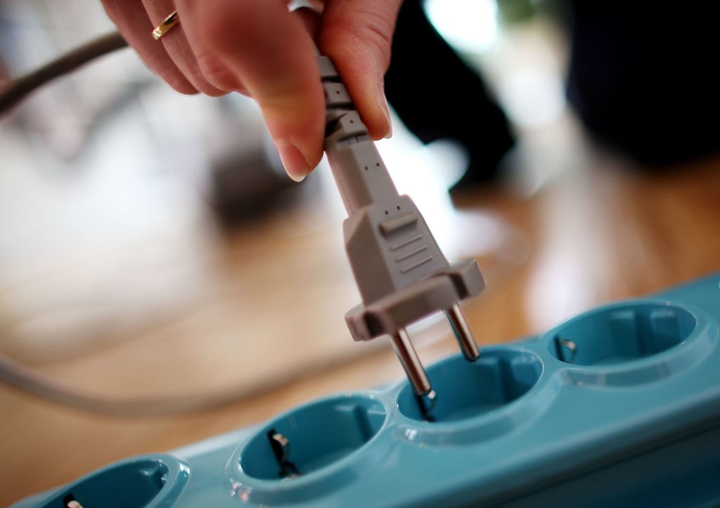Stecker rein, Strom raus: Wer künftig von einem teuren zu einem günstigeren Anbieter wechseln möchte, kann das in vielen Fällen deutlich schneller tun.