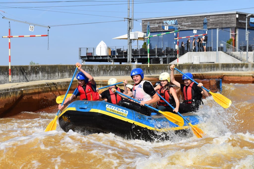 Beim Mitgas Schüler-Rafting sitzen die Jugendlichen alle in einem Boot. Zurzeit laufen die Anmeldungen dafür.