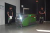 Danny Hentschel (l.) und Yannik Richter haben eine mobile Zapfanlage in Fendt-Optik gebaut.