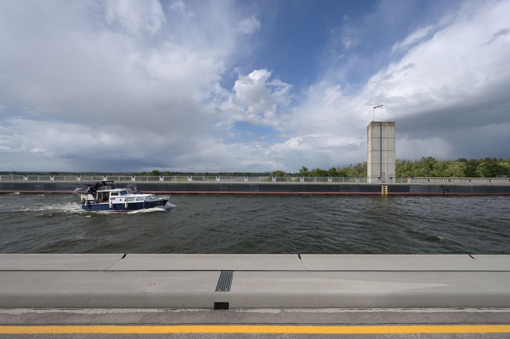 Weg frei für die Schifffahrt: Die Trogbrücke hat wieder Wasser.