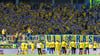 Angespannte Situation: Spieler und Fans von Eintracht Braunschweig.
