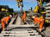 Gleisbau bei Halle. Das Land Sachsen-Anhalt und die Deutsche Bahn wollen solche Projekte künftig gemeinsam planen.