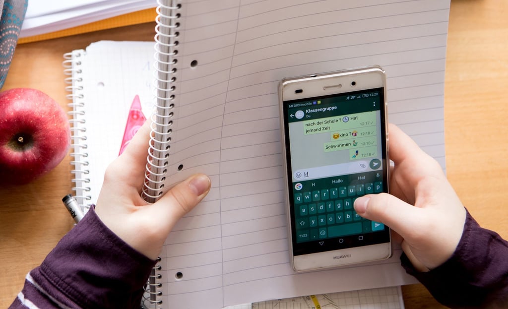 Der Landtag streitet: Wie viel Handy sollte an Schulen erlaubt sein? (Symbolbild)