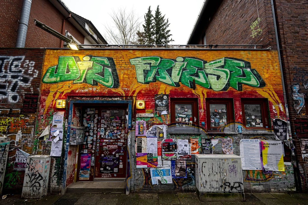 Nach dem Brandanschlag auf ein Jugendzentrum in Bremen ist ein 29 Jahre alter Angeklagter zu einer Freiheitsstrafe von vier Jahren und neun Monaten verurteilt worden. (Archivbild)