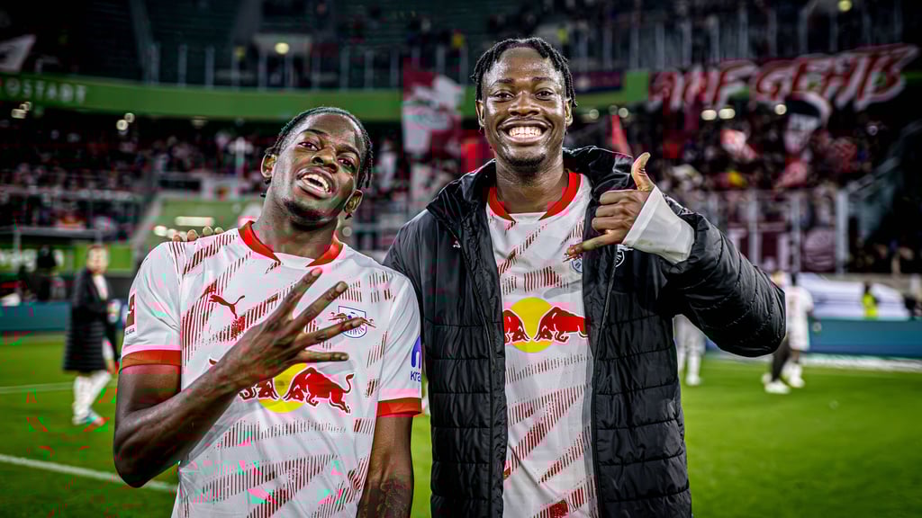 El Chadaille Bitshiabu (r.) mit Teamkollege Castello Lukeba.