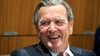 Dass Ex-Kanzler Gerhard Schröder bei der Wahl des neuen niedersächsischen Ministerpräsidenten Olaf Lies im Landtag in Hannover dabei war, ist in Schwerin nicht verborgen geblieben. Beim Untersuchungsausschuss rund um die Erdgasleitung Nord Stream 2 ließ er sich zweimal wegen einer langwierigen Krankheit entschuldigen.