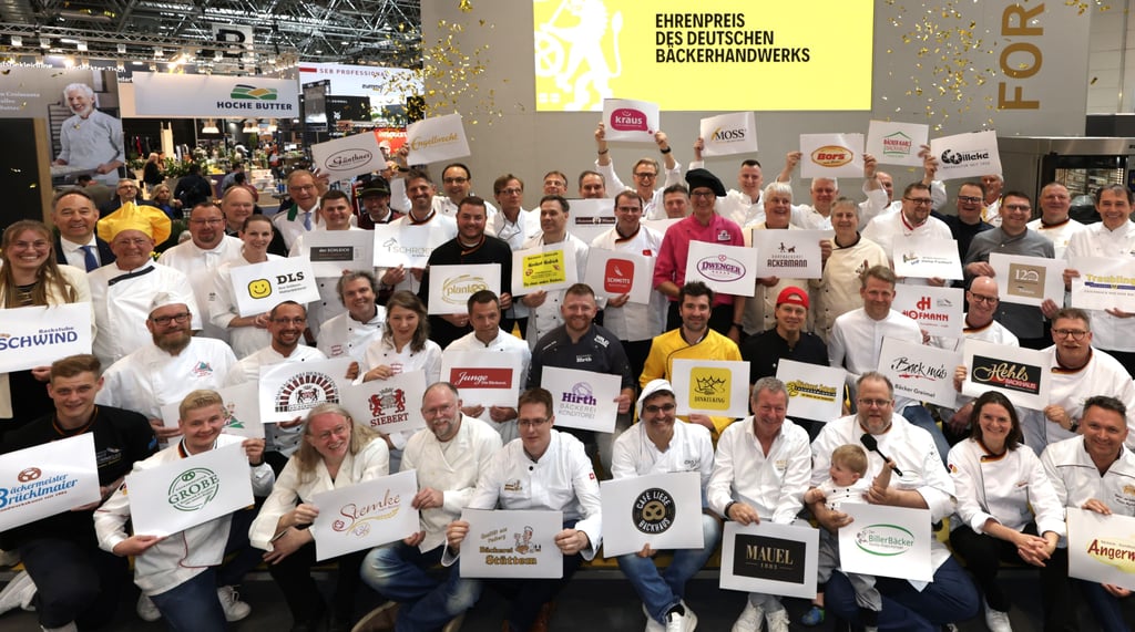 Alle Ausgezeichneten beim Ehrenpreis des Deutschen Bäckerhandwerks auf einem Bild