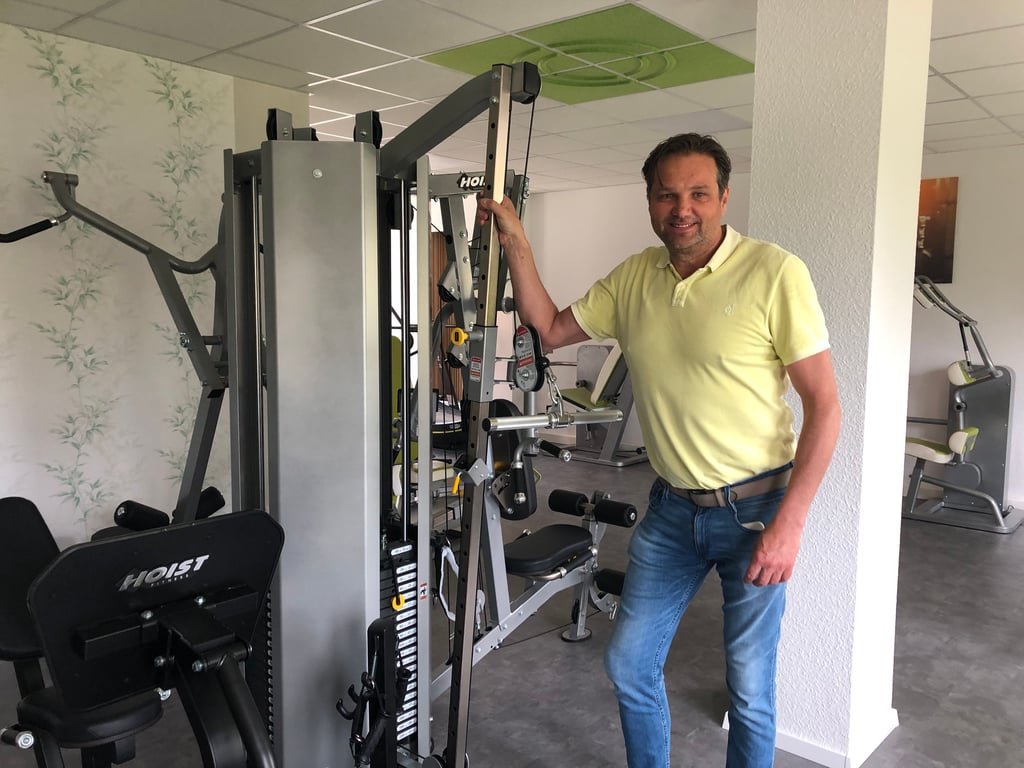 Daniel Frommann ist Vorsitzender des Rehasportvereins Gesund und Fit aus Teuchern. In Hohenmölsen hat er in einen neuen Standort investiert - und zur Eröffnung einen bsonderen Gast eingeladen.