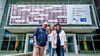 Gestalter Jörn Fröhlich , Fotografin Saskia Schmidt und Organisatorin Petra Köhler vor dem Europa-Banner. 