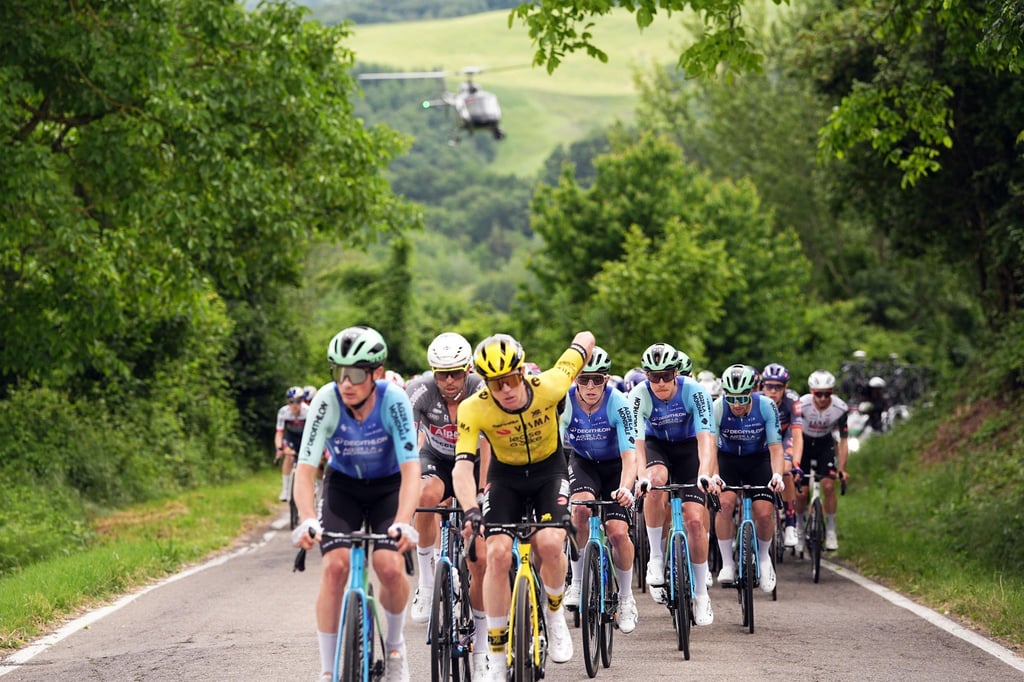 Die Fahrer beim 108. Giro d'Italia in Aktion.