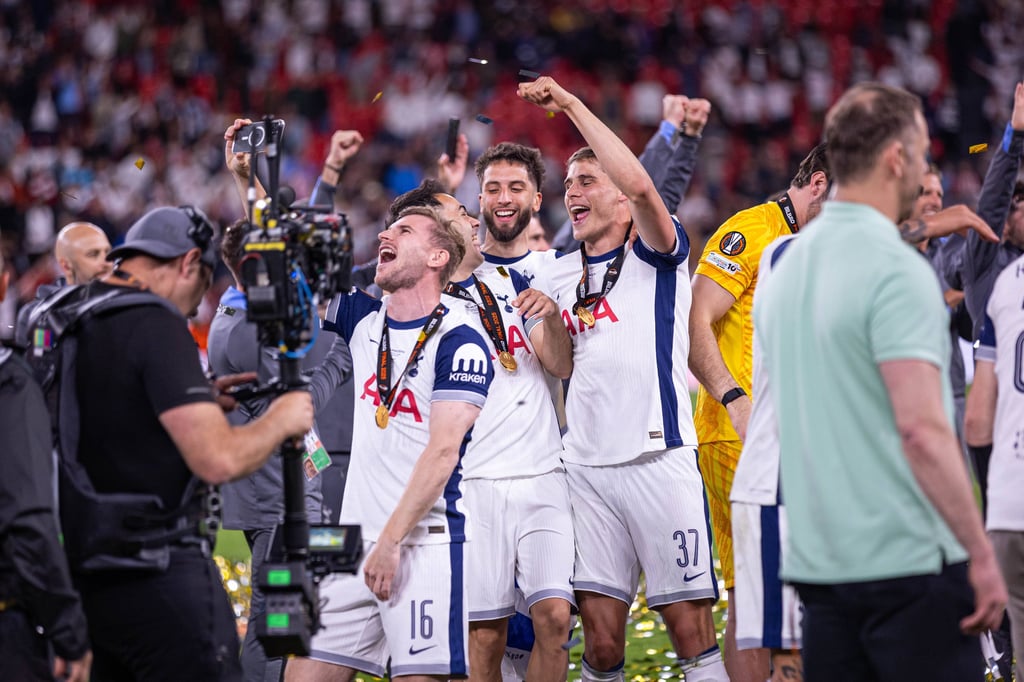 Timo Werner beim Jubel mit seinen Teamkollegen.