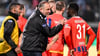 Heidenheims Trainer Frank Schmidt (l.) nach dem Krimi im Hinspiel.