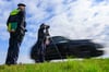 Die Polizei hat die Geschwindigkeit von Fahrzeugen gemessen.