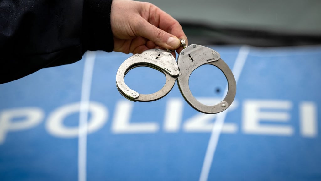 Die falschen Polizistinnen wurden von echten Polizisten festgenommen. (Archivbild)