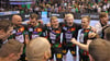 Im typischen Siegerkreis bejubelten die SCM-Profis das 33:32 gegen Eisenach.
