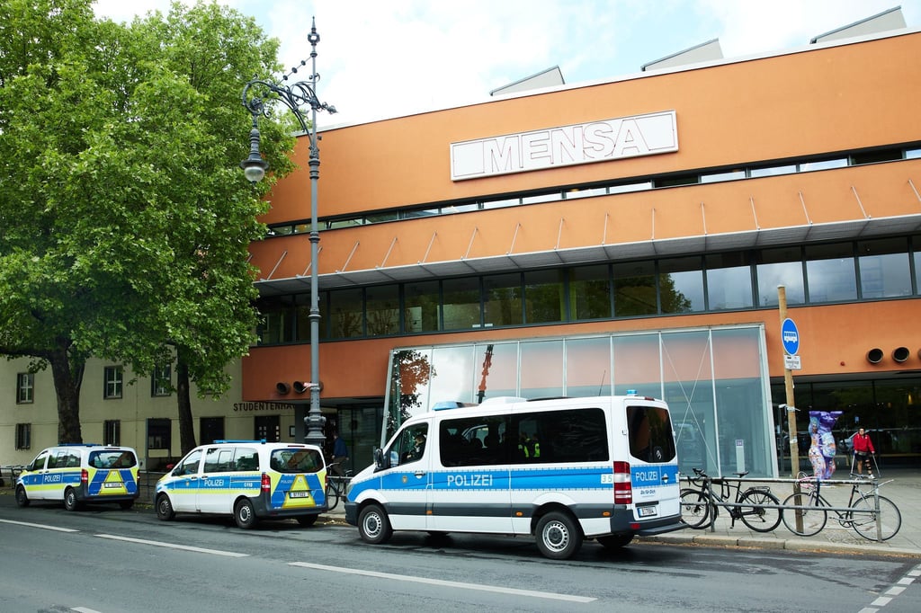 Laut Polizei beteiligten sich rund 100 bis 150 Menschen an der Aktion.