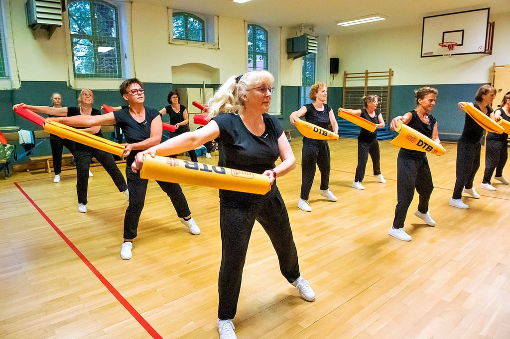 Trainingsstunde mit den Yoga-Matten: Die „Flotten Motten“ proben für ihren großen Auftritt in Leipzig.