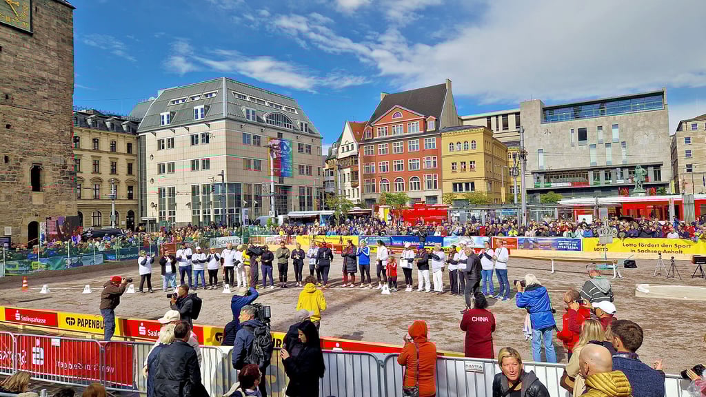 Die 50. Werfertage wurden am Freitag erstmalig auf dem Marktplatz eröffnet.