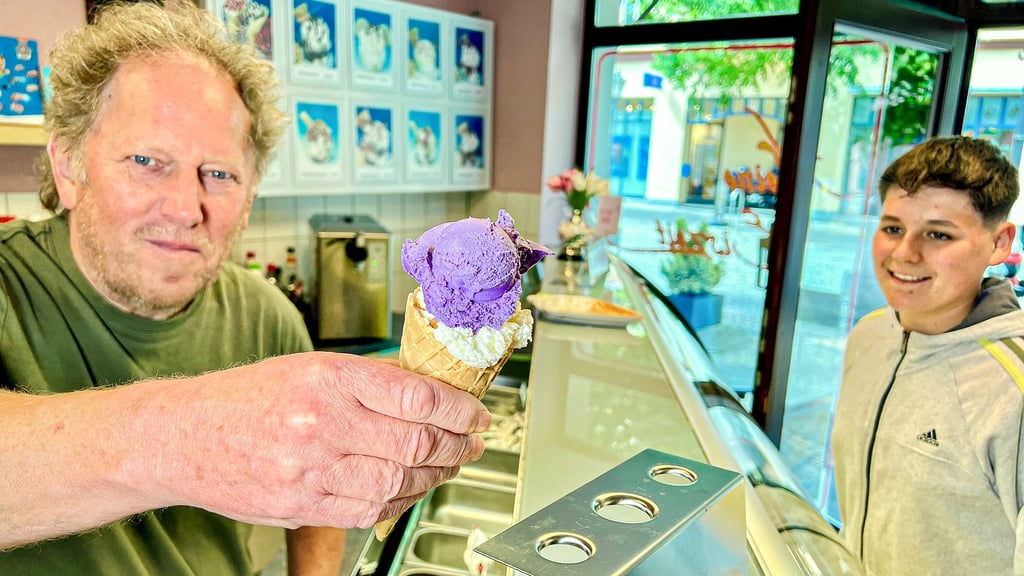 Detlef Stadie bietet in seiner „Kleinen Eiszeit“ an der Lindenstraße in Bernburg auch außergewöhnliche Sorten wie Süßkartoffel an.