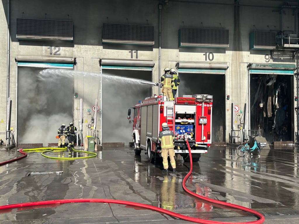 Erneut musste die Magdeburger Feuerwehr einen Brand im Müllheizkraftwerk Rothensee löschen.