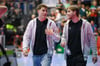 Manuel Zehnder (l.) – hier im Gespräch mit Isak Persson – genoss die Atmosphäre beim Sieg gegen den ThSV Eisenach.