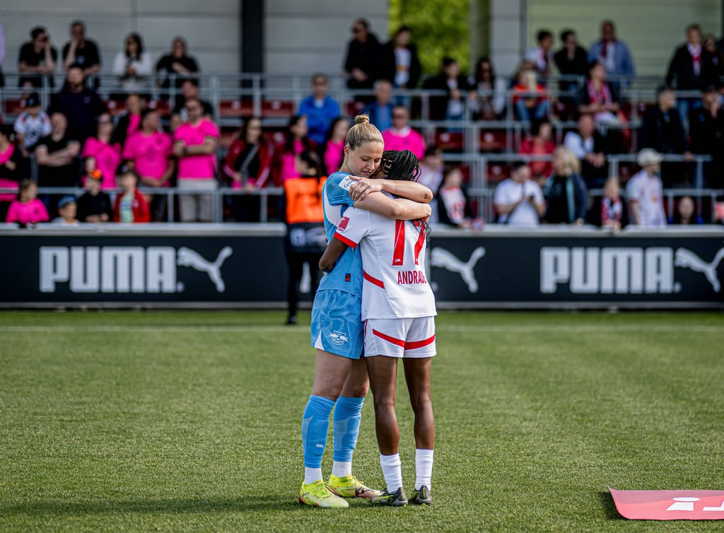 Lydia Andrade (rechts geht zum 1. FC Köln.