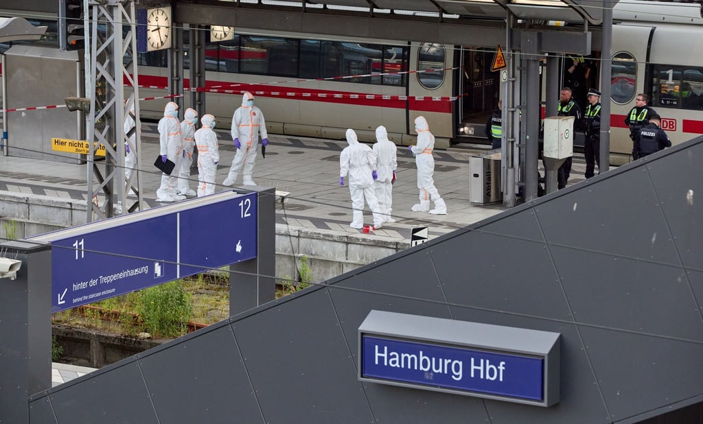 Die Polizei hat eine Frau unter Tatverdacht festgenommen.