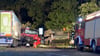 Ein Sattelzug kollidiert in Nienburg mit einem Militärfahrzeug, vier Menschen werden verletzt.
