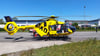 Der ADAC Rettungshubschrauber wartet auf den Abtransport einer verletzten Radfahrerin am 13. Mai 2025 in  Salzwedel