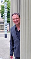 Charly Hüber hat Freude am Schauspielhaus in Magdeburg – nicht als Schauspieler, sondern als Regisseur. Im Gespräch lobt er mehrfach das spielfreudige Ensemble. 