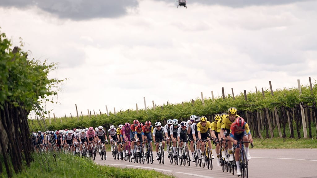 Die Fahrer auf der 13. des Giro d'Italia.