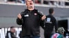 Nichts für schwache Nerven: Heidenheims Trainer Frank Schmidt beim Hinspiel.