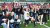 Felix Brych (m) erlebte einen emotionalen Abschied aus der Fußball-Bundesliga.
