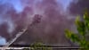 Großbrand in Dresden: Auf einem Wertstoffhof brennt eine Halle.