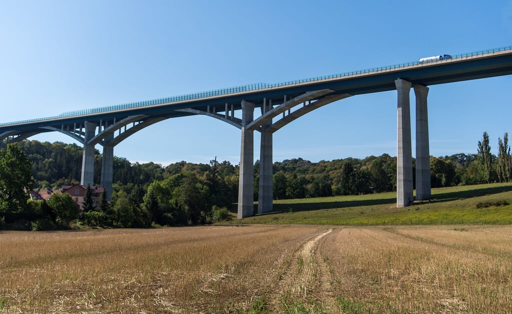 Die Bundesgütegemeinschaft Instandsetzung von Betonbauwerken hat Daten über den Zustand von Autobahnbrücken ausgewertet. (Archivbild)