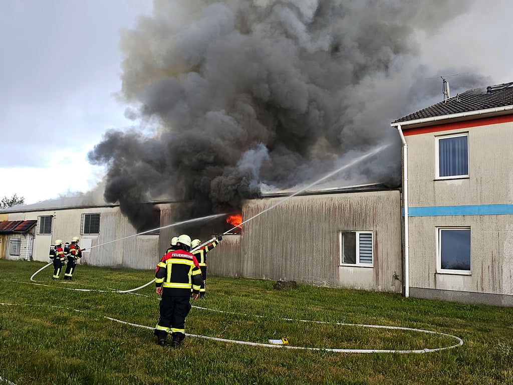 In den Heidmathen ist am Freitag (23. Mai) in einer Halle eines Unternehmens ein Feuer ausgebrochen.